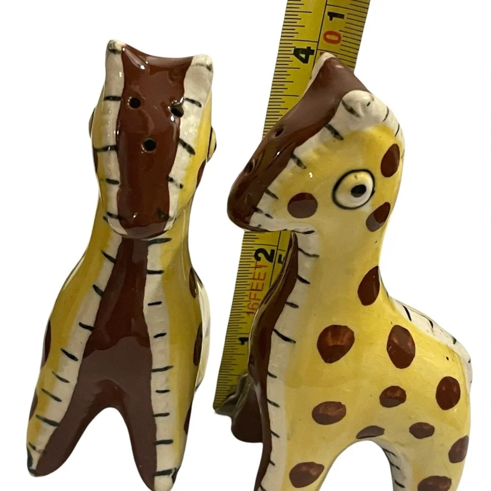 Vintage Hand-Painted Ceramic Giraffe Salt & Pepper Shakers Set Made In Japan